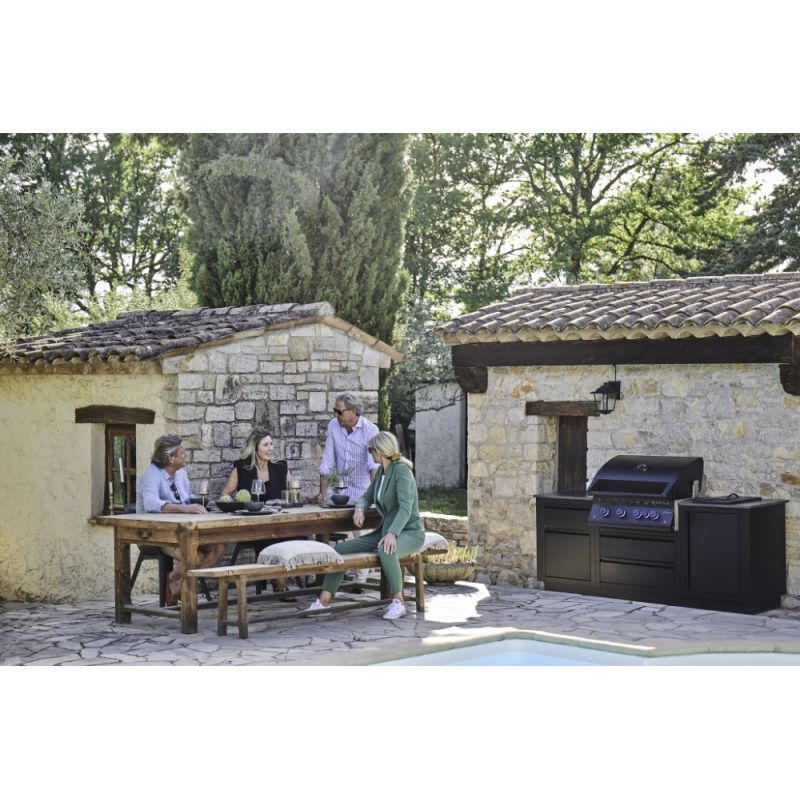 Outdoor Kitchen  Napoleon with BIG32 and Sizzle Zone Phantom
